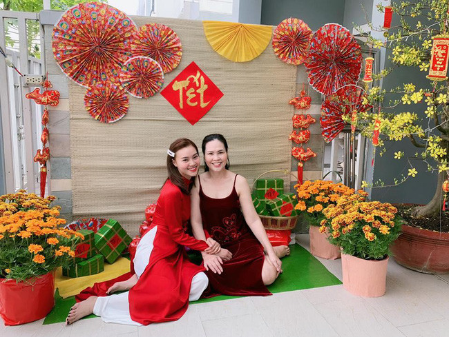 3 ngày Tết ai cũng xúng xính áo dài cách tân nhưng đây mới là 3 kiểu được các người đẹp Vbiz diện nhiều nhất - Ảnh 11. 3 ngày Tết ai cũng xúng xính áo dài cách tân nhưng đây mới là 3 kiểu được các người đẹp Vbiz diện nhiều nhất - Ảnh 11.