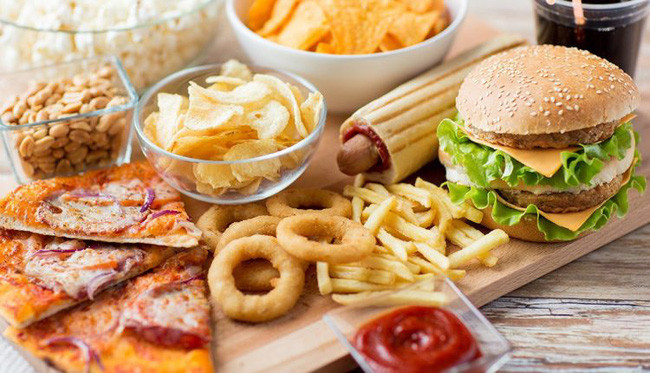 Trẻ ăn thực phẩm chiên rán có thể gây rối loạn nội tiết và dẫn đến dậy thì sớm hơn.