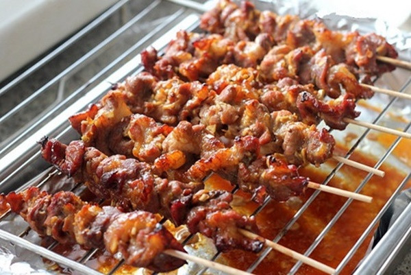 Cách ướp, nướng thịt xiên thơm phức, ngon hơn ngoài hàng ảnh 3 Empty