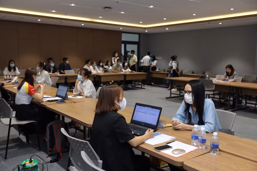 Sinh viên tham gia phỏng vấn trực tiếp với bộ phận tuyển dụng của các Doanh nghiệp