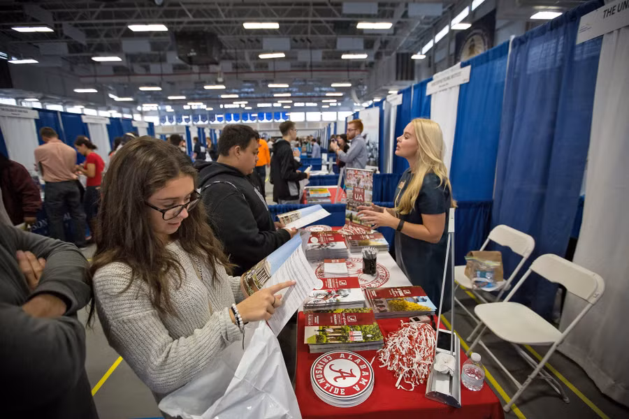 Các trường đại học cạnh tranh