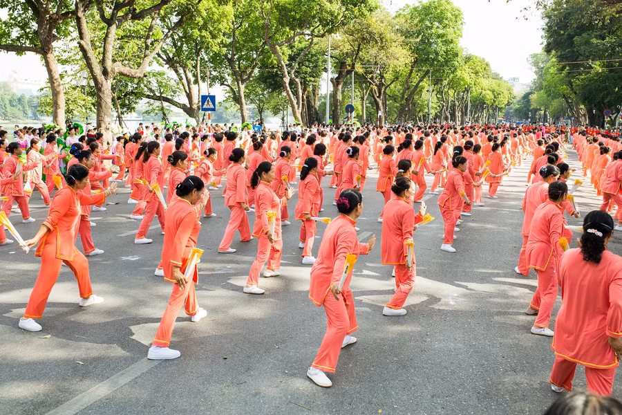 Hơn 2.150 NCT tham gia đồng diễn dưới lòng đường Hồ Hoàn Kiếm