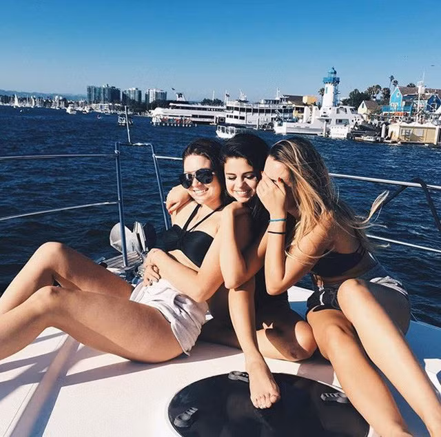 Tắm nắng 12h trưa hấp thụ nhiều vitamin D nhất