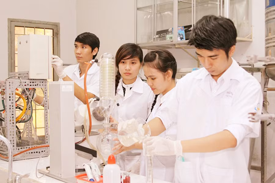 Dự thảo sửa đổi Luật giáo dục Đại học: Cần thiết nâng chuẩn giảng viên đại học