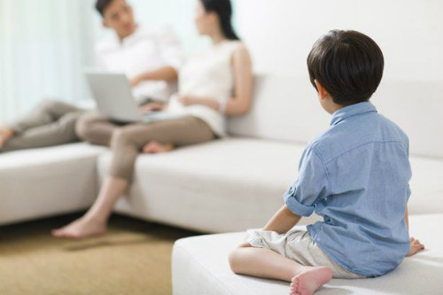 Chứng kiến bố mẹ tranh luận có lợi cho sự phát triển của trẻ. Ảnh:Mirror.