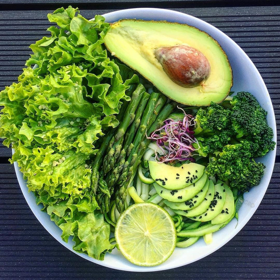 2. Quả bơ: Là loại thực phẩm giàu axit béo không bão hòa, chất xơ, kali và hóa chất thực vật. Nhiều nghiên cứu đã chứng minh rằng những người thường xuyên ăn loại thực phẩm xanh này sẽ giữ được chỉ số cơ thể phù hợp. Ảnh:@fullyorganics. An tha ga 7 loai thuc pham nay ma khong lo tang can hinh anh 3