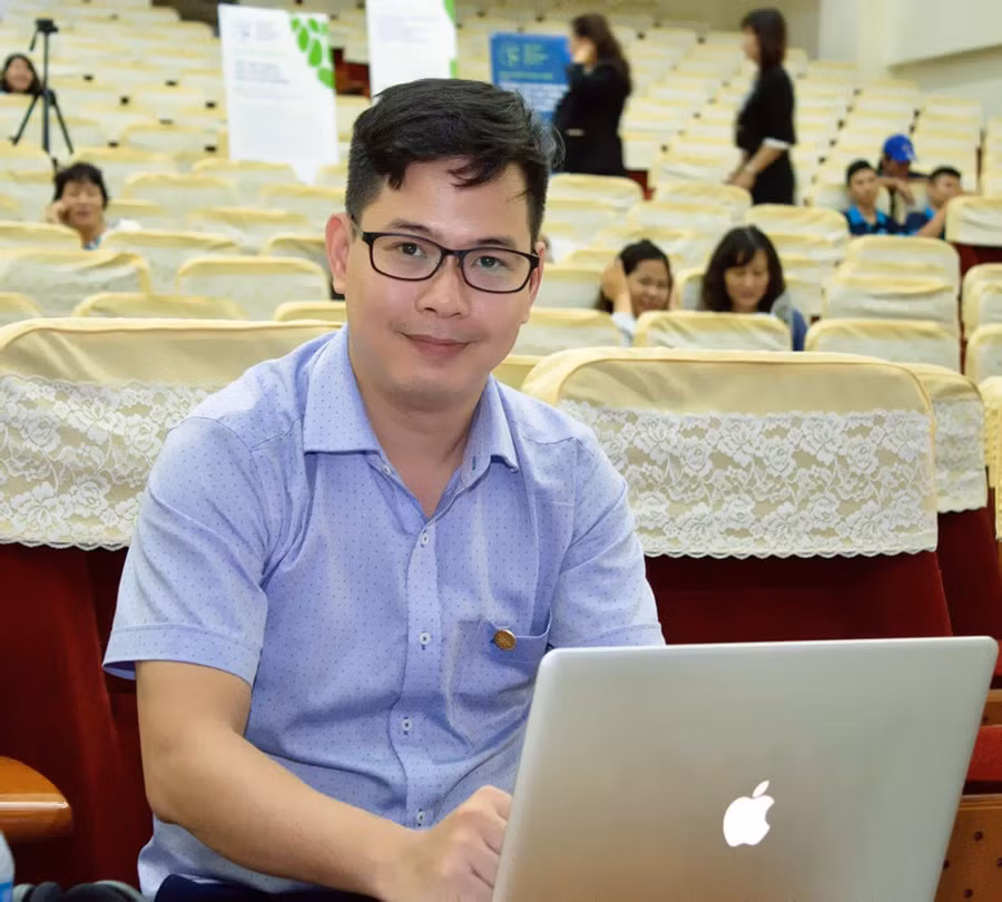 “Bản thân GV cần chú ý đến các dấu hiệu stress, kiệt sức và giảm năng lực ở bản thân và đồng nghiệp để phòng ngừa chủ động. Dành thời gian hợp lý cho bản thân. Thay đổi sinh hoạt để ngủ đủ, thể dục đều đặn, chế độ dinh dưỡng hợp lý. Dành chút thời gian cho những sở thích, nuôi dưỡng các mối quan hệ, nghỉ ngơi/thư giãn, đặt ra những kỳ vọng công việc hợp lý. Đồng thời, duy trì liên hệ chuyên môn với đồng nghiệp, tham dự các hội thảo và tập huấn chuyên môn giúp giải tỏa được căng thẳng, giảm bớt sự cô độc trong công việc, làm giàu thêm kiến thức và đam mê nghề nghiệp”. PGS. TS Trần Thành Nam