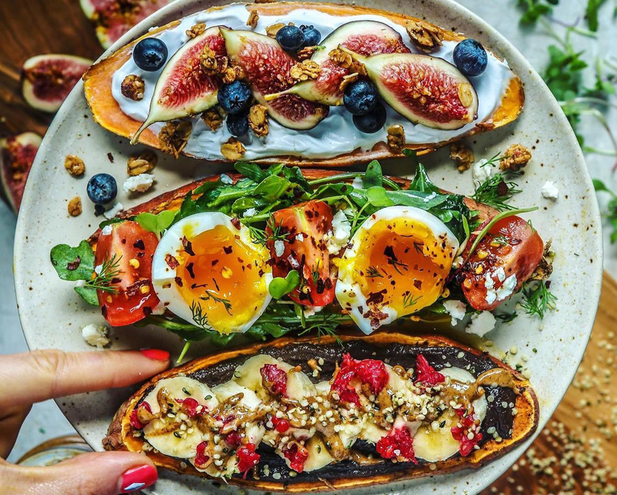 3. Trứng: Được biết đến là loại thực phẩm chứa nhiều chất đạm, chất béo và các chất dinh dưỡng thiết yếu như vitamin D và choline. Một nghiên cứu cho thấy ăn trứng vào buổi sáng sẽ khiến người ta có cảm giác hài lòng hơn so với việc ăn bánh mì, khiến họ giảm bớt ham muốn ăn vặt. Ảnh: @starinfinitefood. An tha ga 7 loai thuc pham nay ma khong lo tang can hinh anh 5