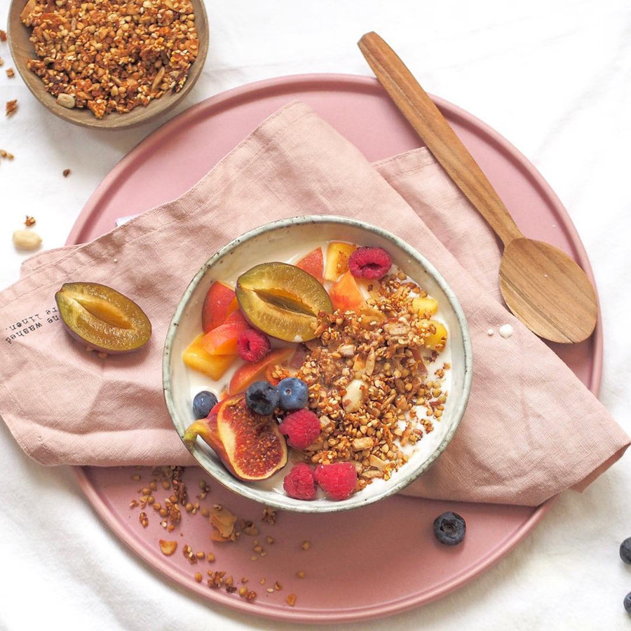 5. Sữa chua: Là nguồn protein tuyệt vời cho cơ thể con người, chứa nhiều lợi khuẩn tốt cho đường ruột và là người bạn trên hành trình giảm cân của phái đẹp. Ảnh: @sophies_happyplace. An tha ga 7 loai thuc pham nay ma khong lo tang can hinh anh 9