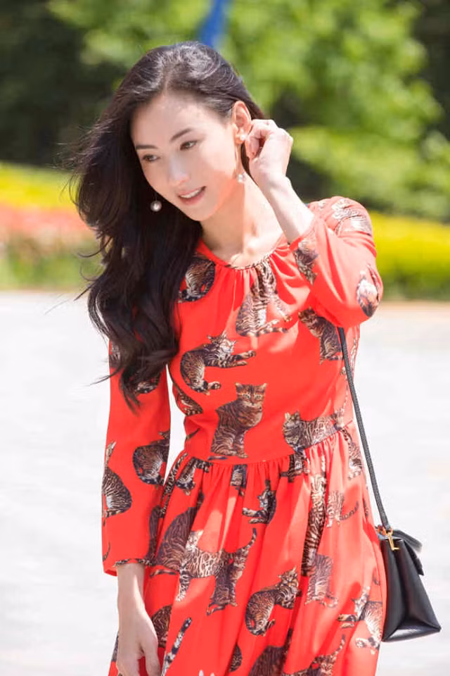 Danh tính tỷ phú người Singapore 65 tuổi - bạn trai của Trương Bá Chi được hé lộ qua một bức ảnh?-2