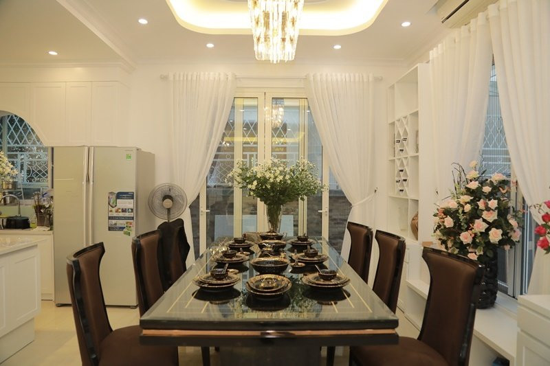 Biệt thự trắng 20 tỷ của ca sĩ Quang Hà