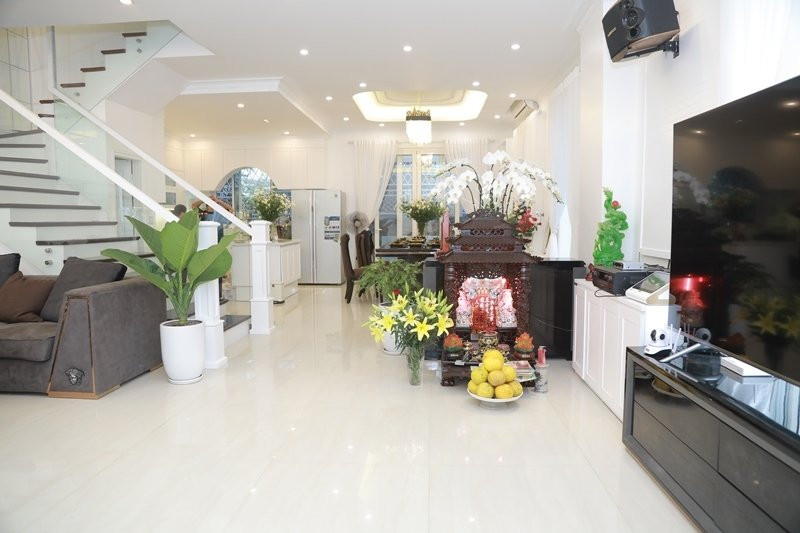 Biệt thự trắng 20 tỷ của ca sĩ Quang Hà