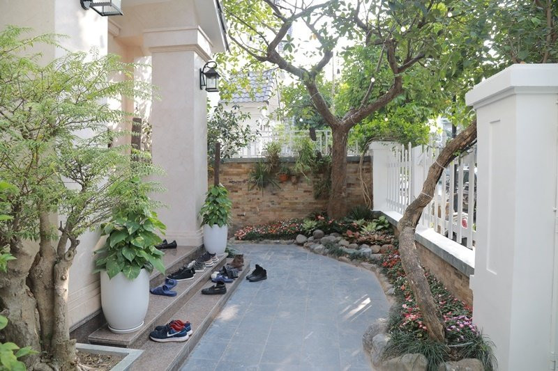 Biệt thự trắng 20 tỷ của ca sĩ Quang Hà