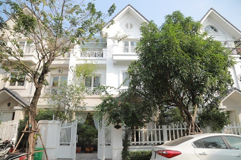 Biệt thự trắng 20 tỷ của ca sĩ Quang Hà