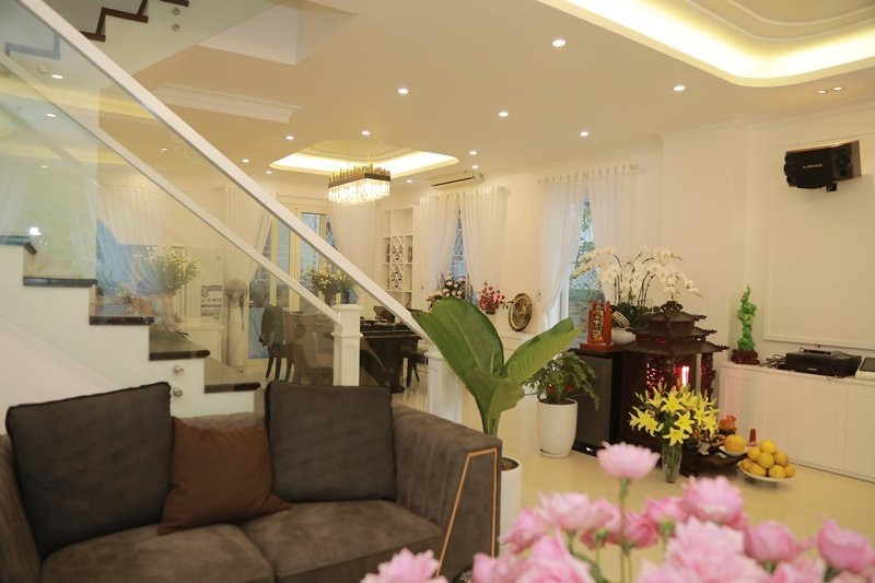 Biệt thự trắng 20 tỷ của ca sĩ Quang Hà