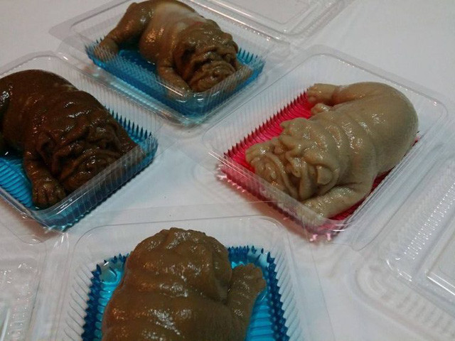 Cửa hàng bánh gây tranh cãi với món bánh tạo hình kỳ quặc ảnh 1 Thậm chí có người cho rằng, họ thấy lợm giọng khi nhìn thấy những chiếc bánh này