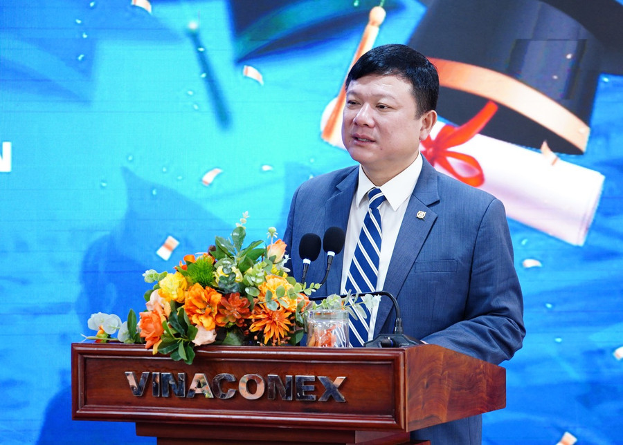 PGS.TS Hoàng Văn Hùng, Giám đốc Đại học Thái Nguyên phát biểu tại chương trình. PGS.TS Hoàng Văn Hùng, Giám đốc Đại học Thái Nguyên phát biểu tại chương trình.