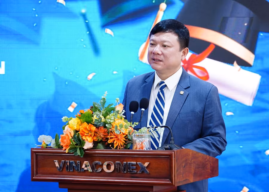 PGS.TS Hoàng Văn Hùng, Giám đốc Đại học Thái Nguyên phát biểu tại chương trình.