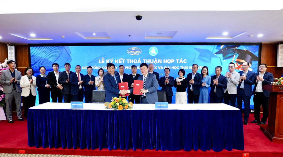 Ký kết thoả thuận hợp tác giữa hai đơn vị. Ký kết thoả thuận hợp tác giữa hai đơn vị.