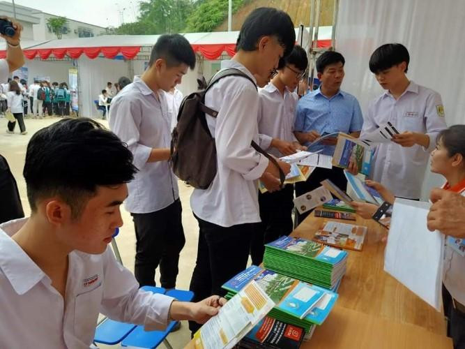 Hãy chọn đúng ngành mình yêu thích để có đam mê, kiên trì theo đuổi. Hãy chọn đúng ngành mình yêu thích để có đam mê, kiên trì theo đuổi.