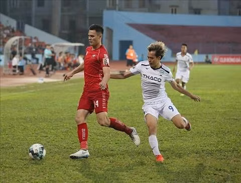 Adriano Schmidt đang có phong độ cao trong màu áo Hải Phòng