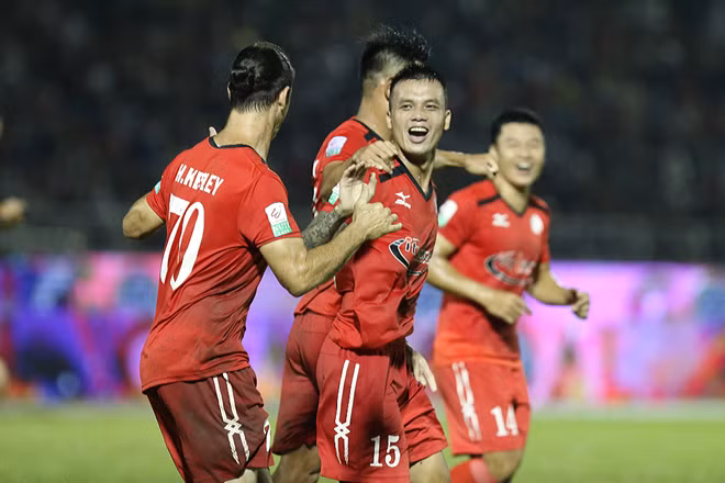 HLV Park Hang-seo gọi Thành Chung thay Đình Trọng - ảnh 4