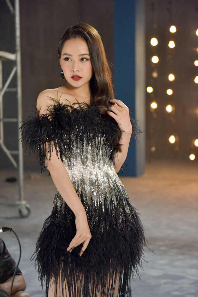 Chi Pu gây tranh cãi vì trang phục na ná nhà mốt quốc tế ảnh 9 Chi Pu nhieu lan gay tranh cai vi trang phuc giong nha mot quoc te hinh anh 9