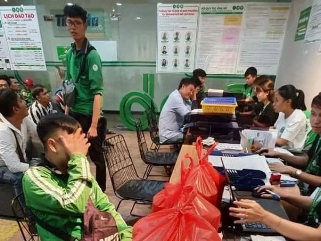 Gái xinh bị “ném đá” đến khóa tài khoản vì bùng 20 ly trà sữa còn thách thức: "Mình bom nha" 