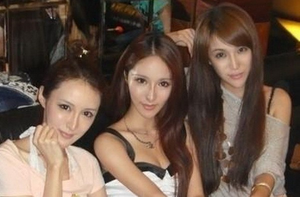 9 cô bạn thân khoe ảnh chụp cùng xinh như mộng, dân mạng nhìn kỹ chỉ thấy giống như 1 giọt nước - Ảnh 3. 9 cô bạn thân khoe ảnh chụp cùng xinh như mộng, dân mạng nhìn kỹ chỉ thấy giống như 1 giọt nước - Ảnh 3.