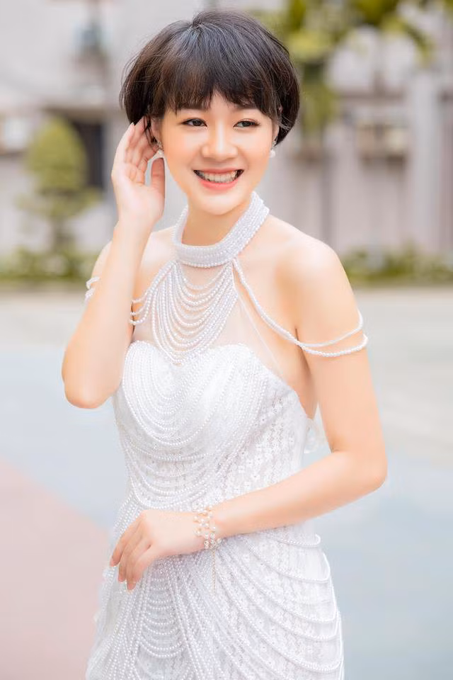 Nhân vật được thương nhiều nhất “Về nhà đi con“: Ngoài đời cũng là Hoa hậu, sang chảnh hơn cả trên phim ảnh 12