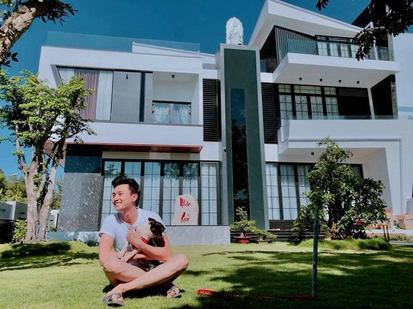 Gia thế đời thực của hội công tử "trâm anh thế phiệt" màn ảnh nhỏ: Người có biệt thự 25 tỷ, người chật vật kiếm kế sinh nhai! - Ảnh 2. Gia thế đời thực của hội công tử "trâm anh thế phiệt" màn ảnh nhỏ: Người có biệt thự 25 tỷ, người chật vật kiếm kế sinh nhai! - Ảnh 2.