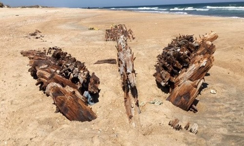 Xác tàu G.A. Kohler trên bãi biển ở North Carolina. Ảnh: Facebook.
