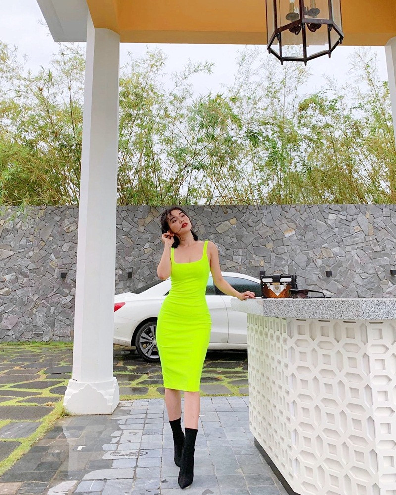 Hương Tràm khoe street style chất lừ ở Mỹ ảnh 2 Hương Tràm hết khoe da đẹp đến street style chất lừ ở Mỹ - Sĩ Thanh lên đồ chói chang ngày hè-2