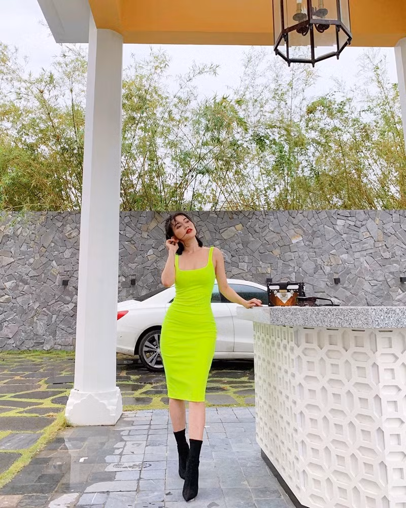 Hương Tràm hết khoe da đẹp đến street style chất lừ ở Mỹ - Sĩ Thanh lên đồ chói chang ngày hè-2