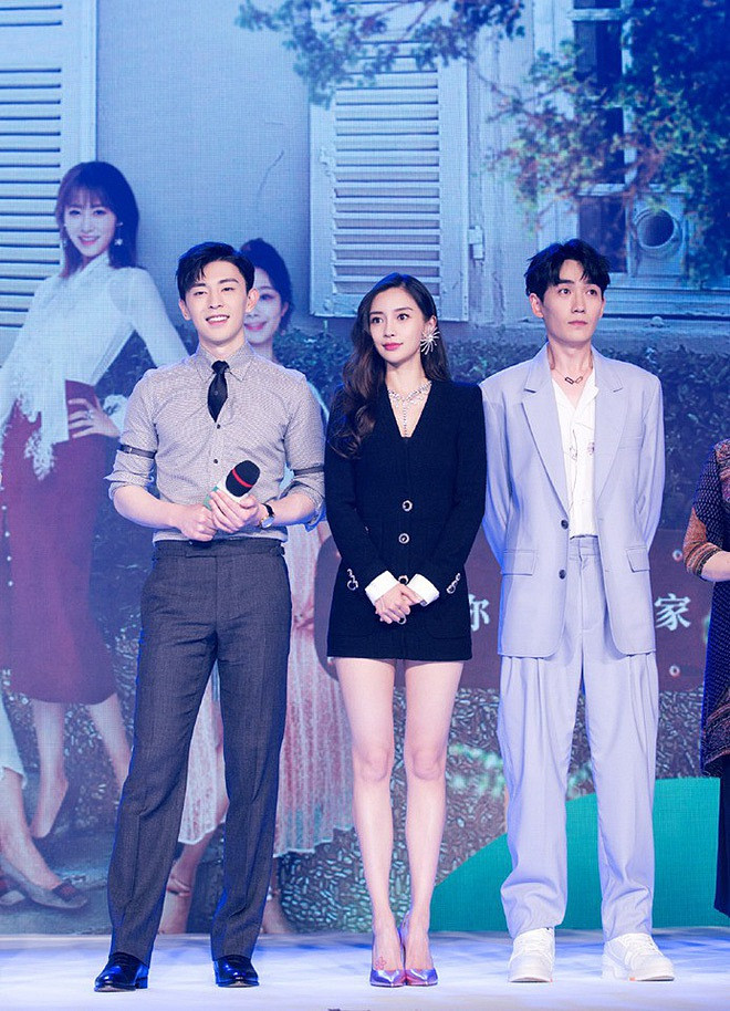 Lộ ảnh chụp chưa qua photoshop, thân hình của Angela Baby bất ngờ gây sốt cộng đồng mạng - Ảnh 8 Lộ ảnh chụp chưa qua photoshop, thân hình của Angela Baby bất ngờ gây sốt cộng đồng mạng - Ảnh 8