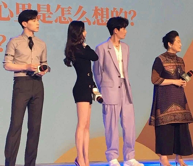 Lộ ảnh chụp chưa qua photoshop, thân hình của Angela Baby bất ngờ gây sốt cộng đồng mạng - Ảnh 6 Lộ ảnh chụp chưa qua photoshop, thân hình của Angela Baby bất ngờ gây sốt cộng đồng mạng - Ảnh 6