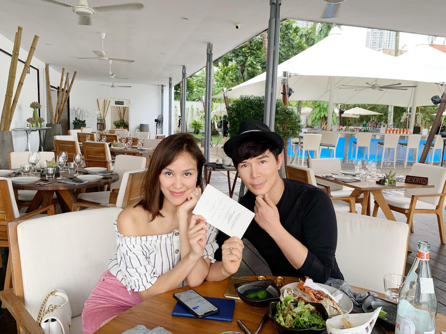 Lộ gia thế siêu khủng của chồng Tây siêu mẫu Phương Mai: Đẹp trai, con nhà giàu, giám đốc một tập đoàn tư vấn tài chính đình đám - Ảnh 3. Lộ gia thế siêu khủng của chồng Tây siêu mẫu Phương Mai: Đẹp trai, con nhà giàu, giám đốc một tập đoàn tư vấn tài chính đình đám - Ảnh 3.