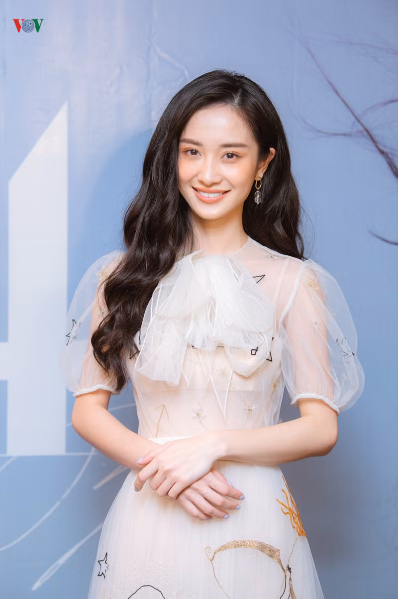 chuyen showbiz: huong giang va tinh cu chinh thuc yeu lai tu dau hinh 4