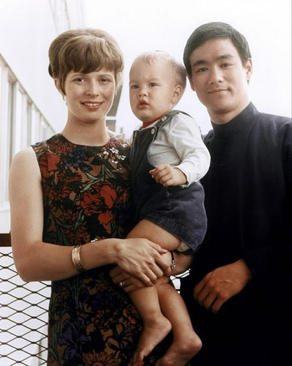 Tiết lộ bất ngờ về người vợ góa của huyền thoại Lý Tiểu Long hình ảnh 3 tiet lo bat ngo ve nguoi vo goa cua huyen thoai ly tieu long hinh anh 3