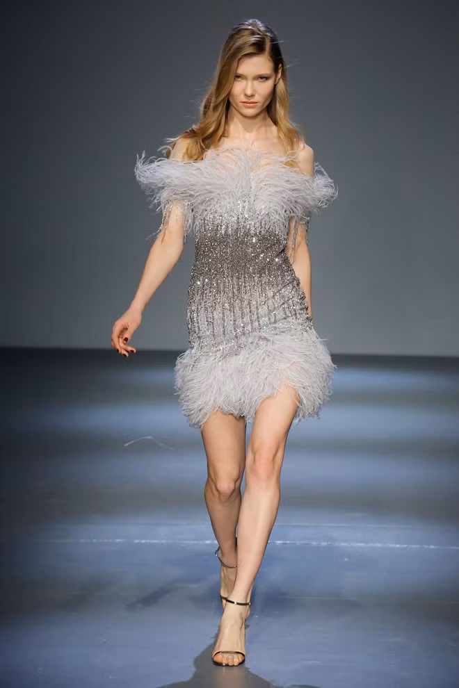 Chi Pu nhieu lan gay tranh cai vi trang phuc giong nha mot quoc te hinh anh 10 