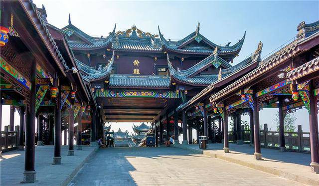 Thị trấn cổ xinh đẹp xuất hiện trong hơn 100 bộ phim cổ trang Trung Quốc ảnh 1 thi tran "nhan mat" trong hon 100 bo phim co trang trung quoc - 2