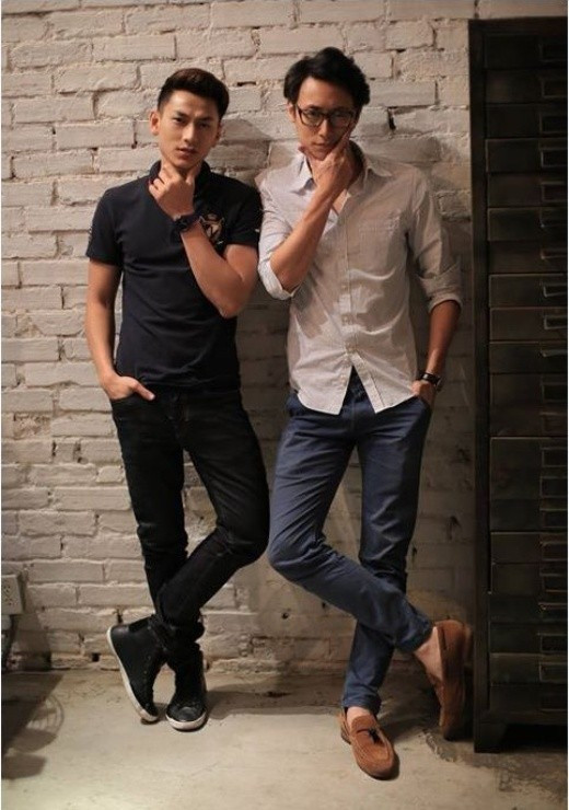 10 cặp nghệ sĩ Vbiz không "bà con họ hàng" nhưng lại giống nhau đến khó tin ảnh 21 Chiều cao, hình thể và gương mặt của Isaac và Rocker Nguyễn có khá nhiều nét tương đồng.