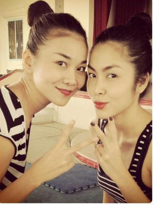 10 cặp nghệ sĩ Vbiz không "bà con họ hàng" nhưng lại giống nhau đến khó tin ảnh 13 Ngoài là một đôi bạn thân, nếu nói Tăng Thanh Hà và Thanh Hằng là chị em ruột thì nhiều người sẽ tin. Vì ngoài đường nét gương mặt khá giống nhau, tên đệm của cả hai đều là chữ Thanh. Cặp đôi Tăng Thanh Hà và Tăng Thanh Hằng chẳng hạn.