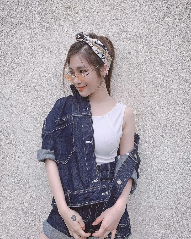 Hương Tràm khoe street style chất lừ ở Mỹ ảnh 4 Hương Tràm hết khoe da đẹp đến street style chất lừ ở Mỹ - Sĩ Thanh lên đồ chói chang ngày hè-4