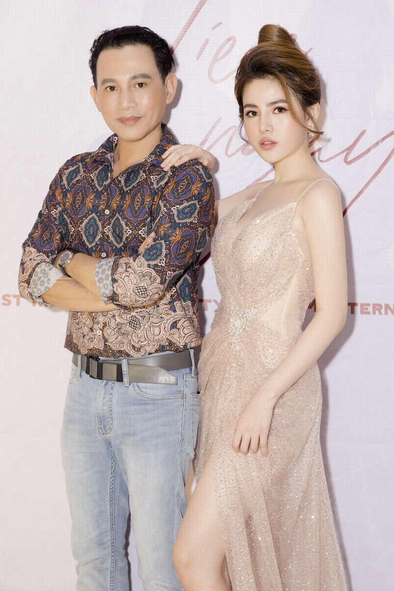 Á hậu bị bố cấm ăn mặc sexy, đăng tin sốc trên Facebook là ai? hình ảnh 3 a hau bi bo cam an mac sexy, dang tin soc tren facebook la ai? hinh anh 3