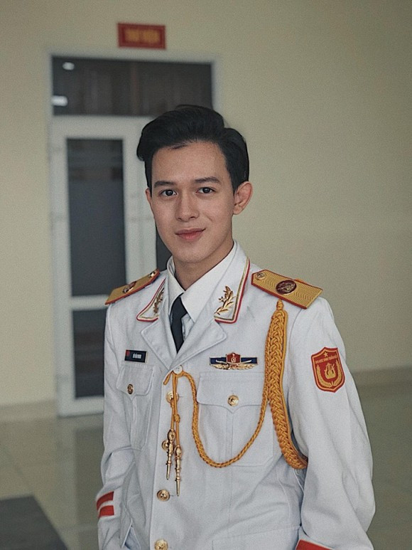 Gia thế đời thực của hội công tử "trâm anh thế phiệt" màn ảnh nhỏ: Người có biệt thự 25 tỷ, người chật vật kiếm kế sinh nhai! - Ảnh 19. Gia thế đời thực của hội công tử "trâm anh thế phiệt" màn ảnh nhỏ: Người có biệt thự 25 tỷ, người chật vật kiếm kế sinh nhai! - Ảnh 19.