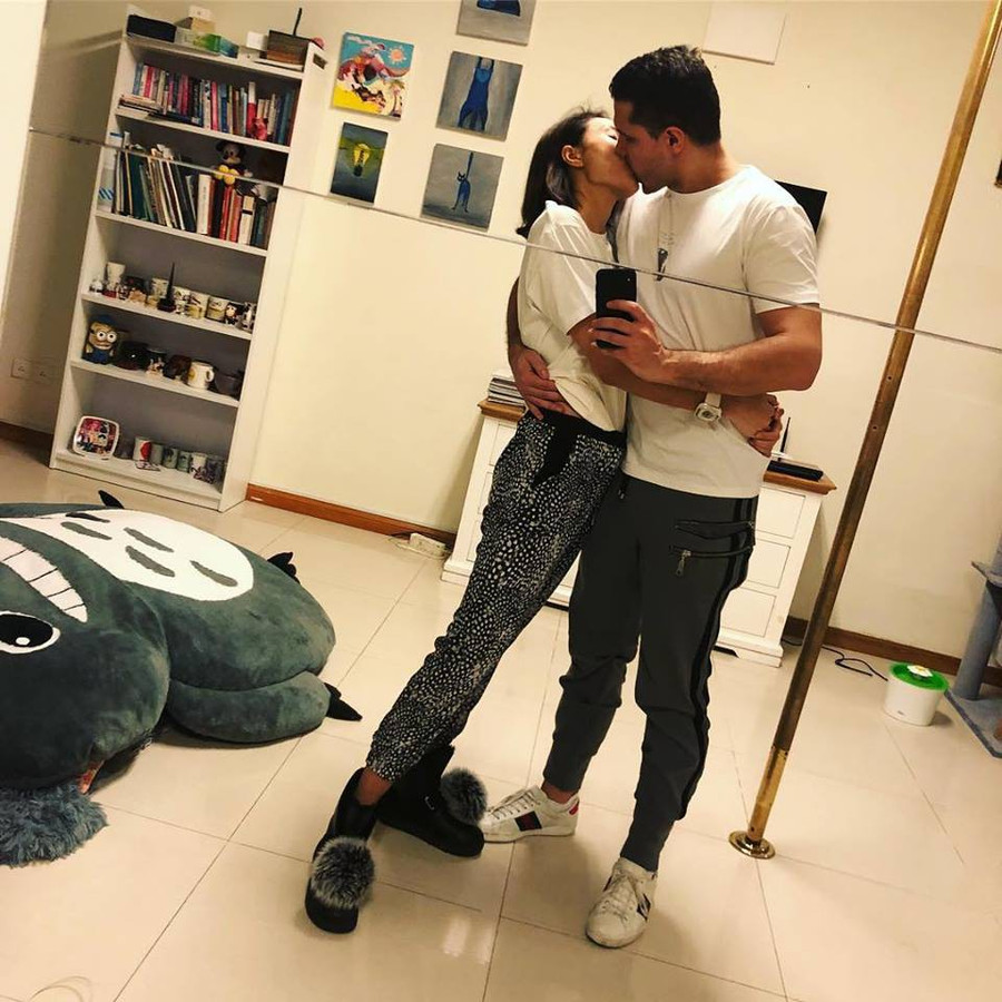 Lộ gia thế siêu khủng của chồng Tây siêu mẫu Phương Mai: Đẹp trai, con nhà giàu, giám đốc một tập đoàn tư vấn tài chính đình đám - Ảnh 7. Lộ gia thế siêu khủng của chồng Tây siêu mẫu Phương Mai: Đẹp trai, con nhà giàu, giám đốc một tập đoàn tư vấn tài chính đình đám - Ảnh 7.