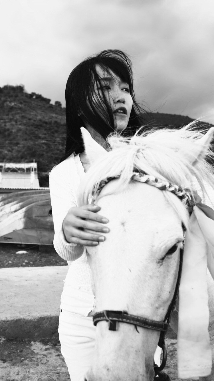 "Tiên nữ đồng quê" Lý Tử Thất: Đằng sau cuộc sống tiên cảnh vạn người ao ước là cuộc đời thăng trầm được xoa dịu bằng ẩm thực dân dã - Ảnh 8. "Tiên nữ đồng quê" Lý Tử Thất: Đằng sau cuộc sống tiên cảnh vạn người ao ước là cuộc đời thăng trầm được xoa dịu bằng ẩm thực dân dã - Ảnh 8.