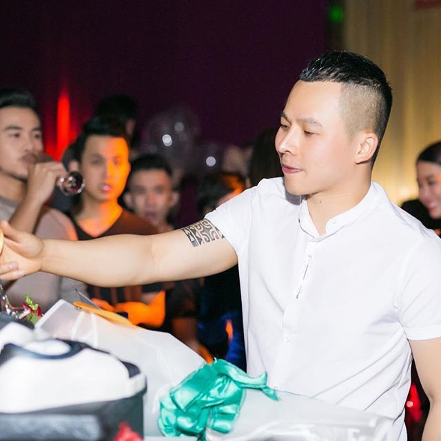 Ngỡ ngàng chiếc mũi ngày càng biến dạng của Vũ Khắc Tiệp ảnh 6 Empty