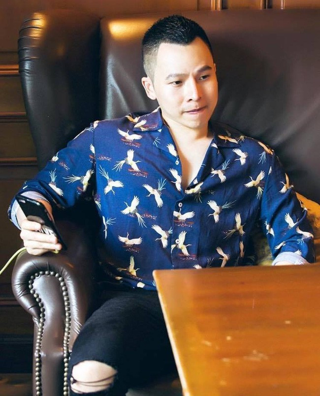 Ngỡ ngàng chiếc mũi ngày càng biến dạng của Vũ Khắc Tiệp ảnh 4 Empty